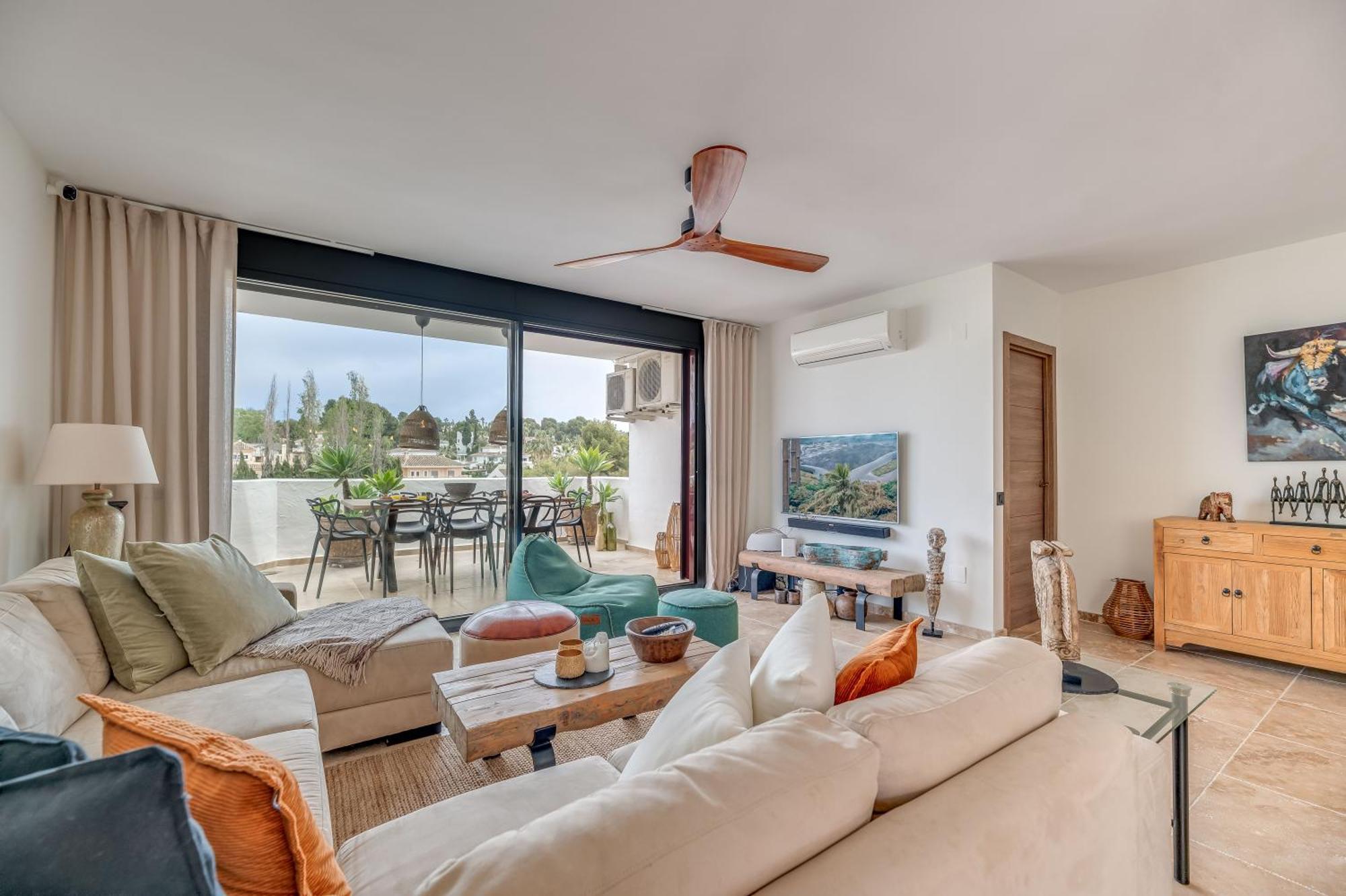 Apartment 3 Bdrm Spacious Penthouse W/ 2 Pools & Bbq Marbella