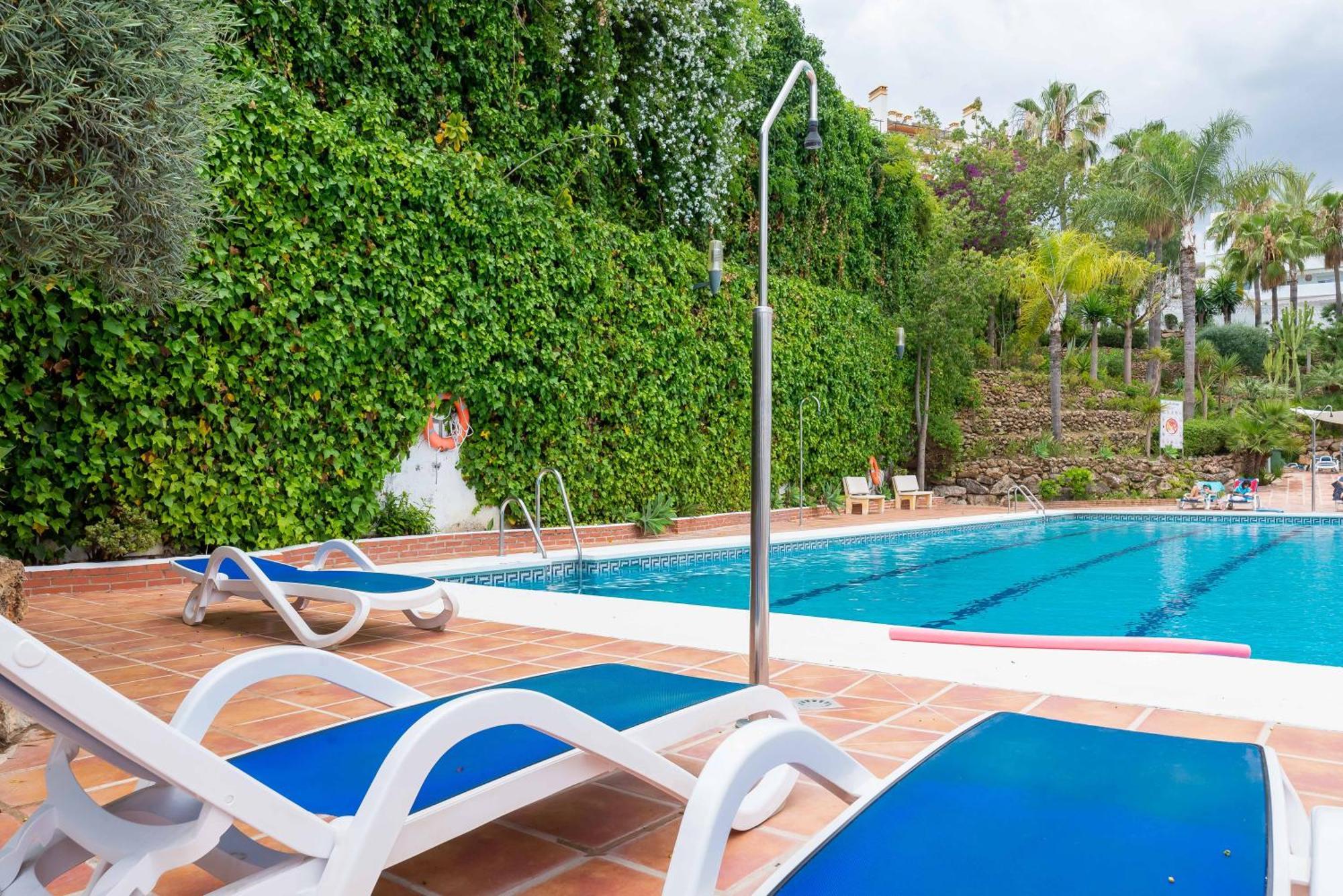 Apartment 3 Bdrm Spacious Penthouse W/ 2 Pools & Bbq *